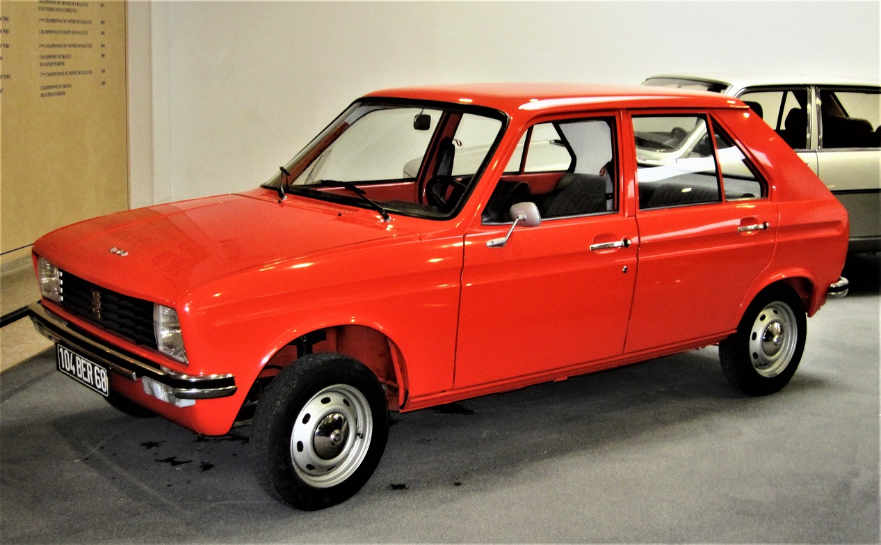 Peugeot 104 orange modèle 1972