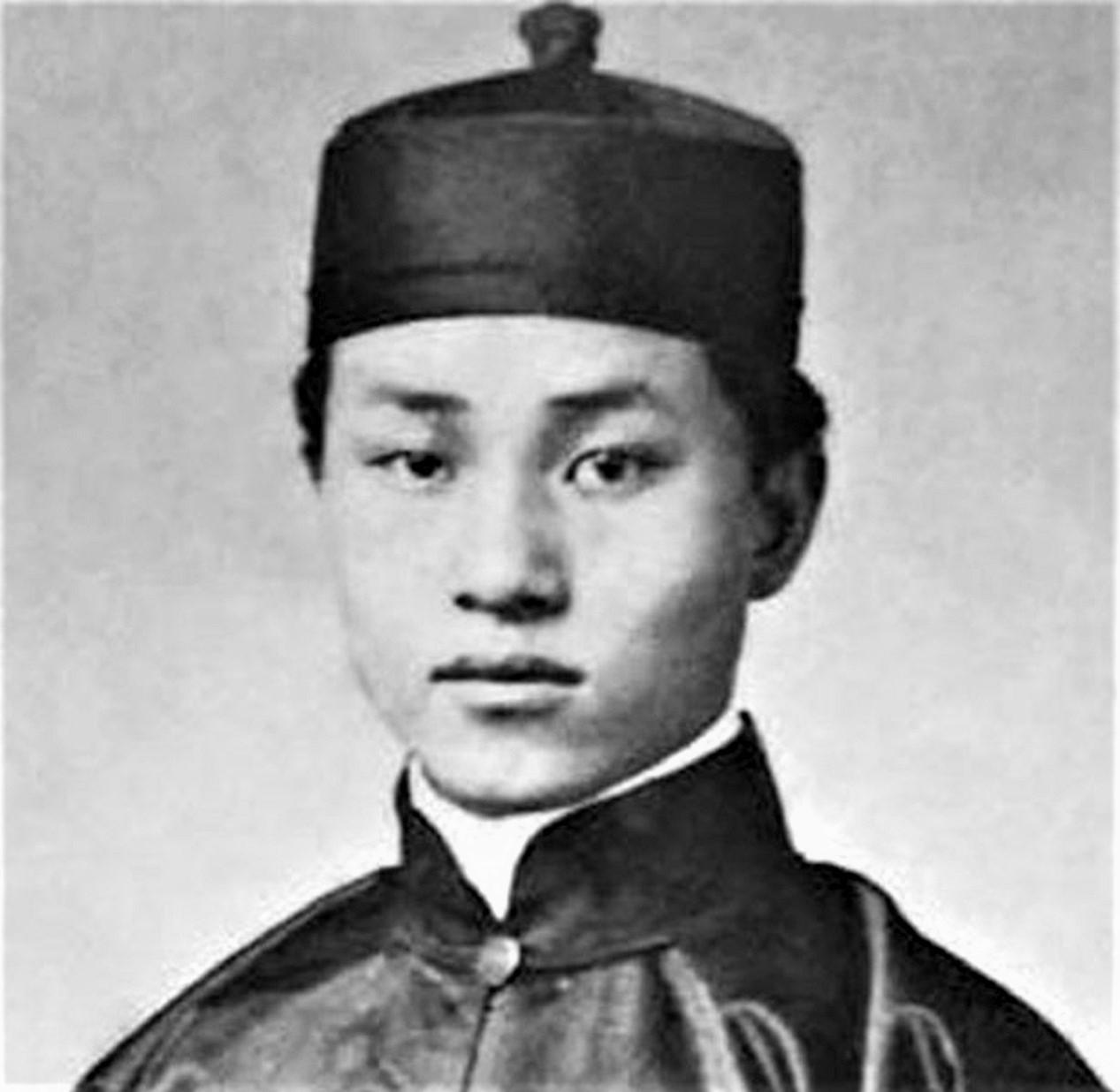 Jeune Chinois qui porte un chapeau et un col mao au début des années 1900