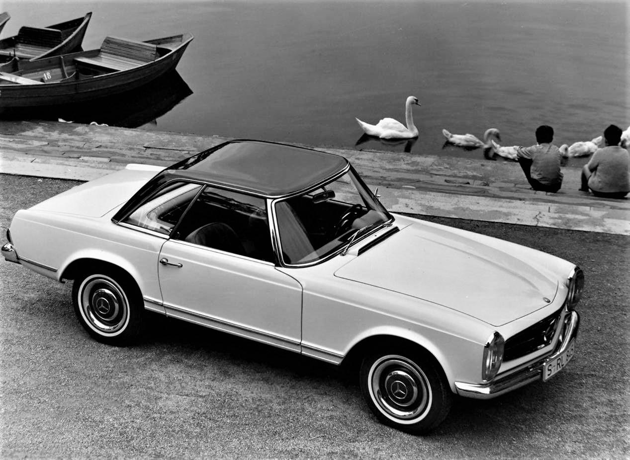 Mercedes 230 SL Pagode modèle de 1963 photo en noir et blanc