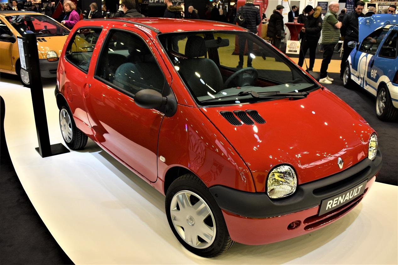 Twingo première génération sortie en 1993 de couleur rouge