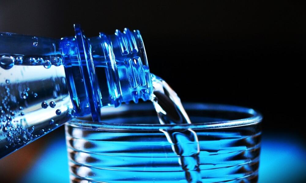bouteille eau plastique pixabay - Vintage