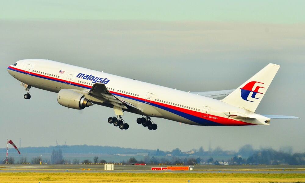 boeing 777 200er malaysia air lines - Vintage